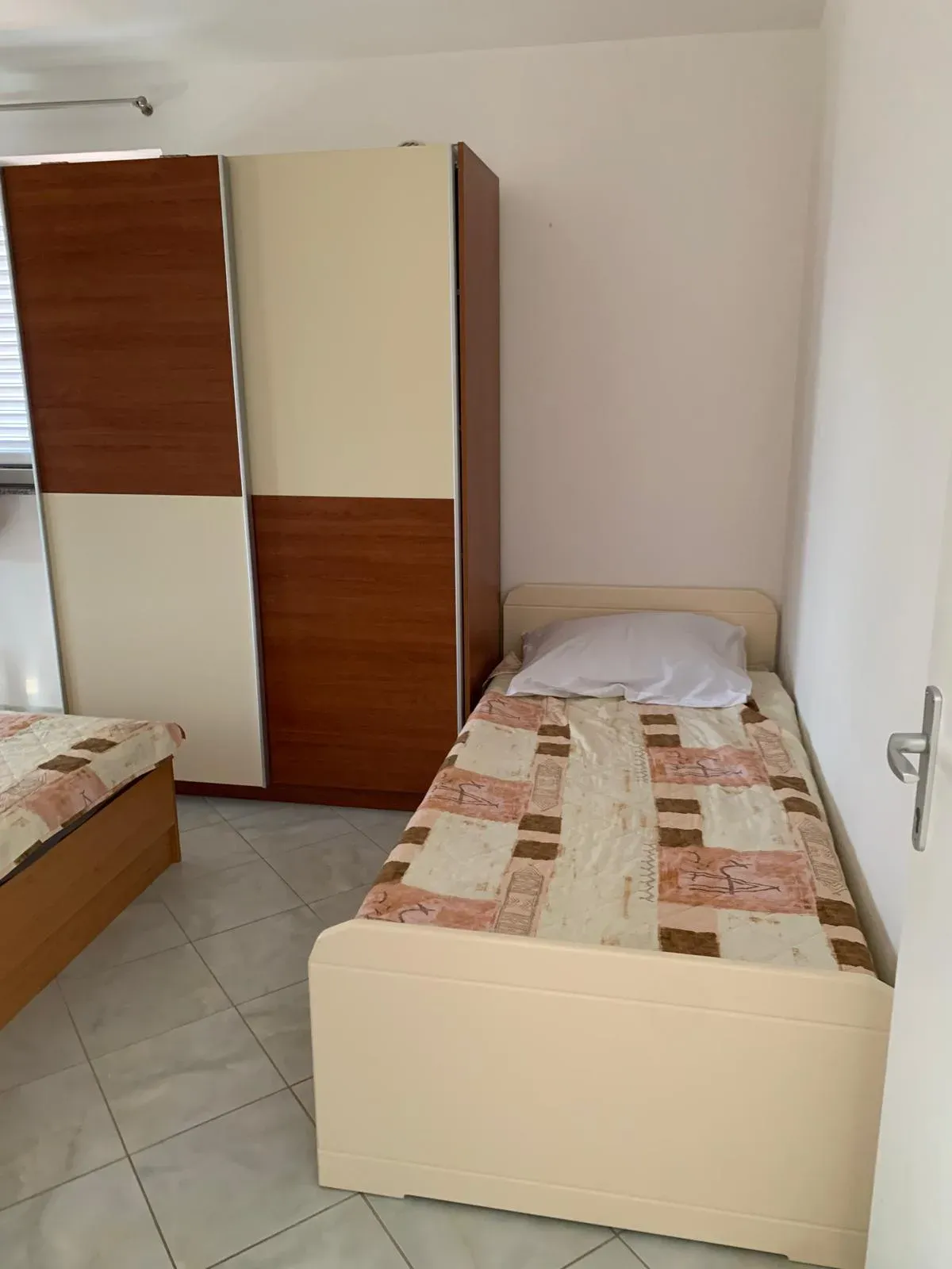 Spavaća soba s pojedinačnim krevetom